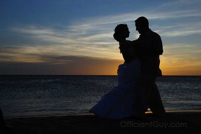 sunset wedding couple kissing