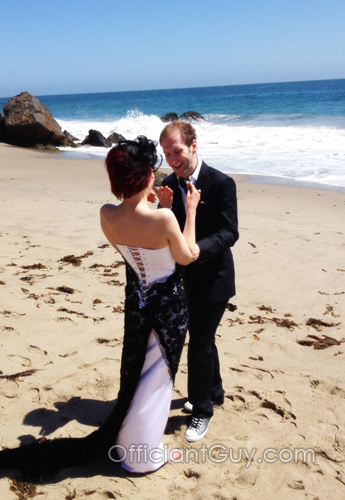 Non religious weddings by this wedding officiant in Southern California, Chris Robinson aslo known as Officiant Guy who helps couples with an LA County marriage and issues marriage licenses as well